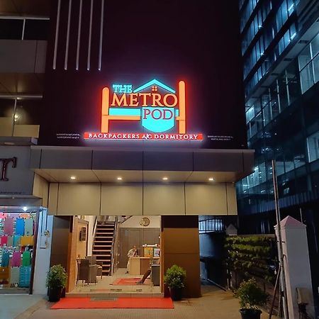 The Metro Pod - Backpackers A/C Dormitory Kochi 외부 사진