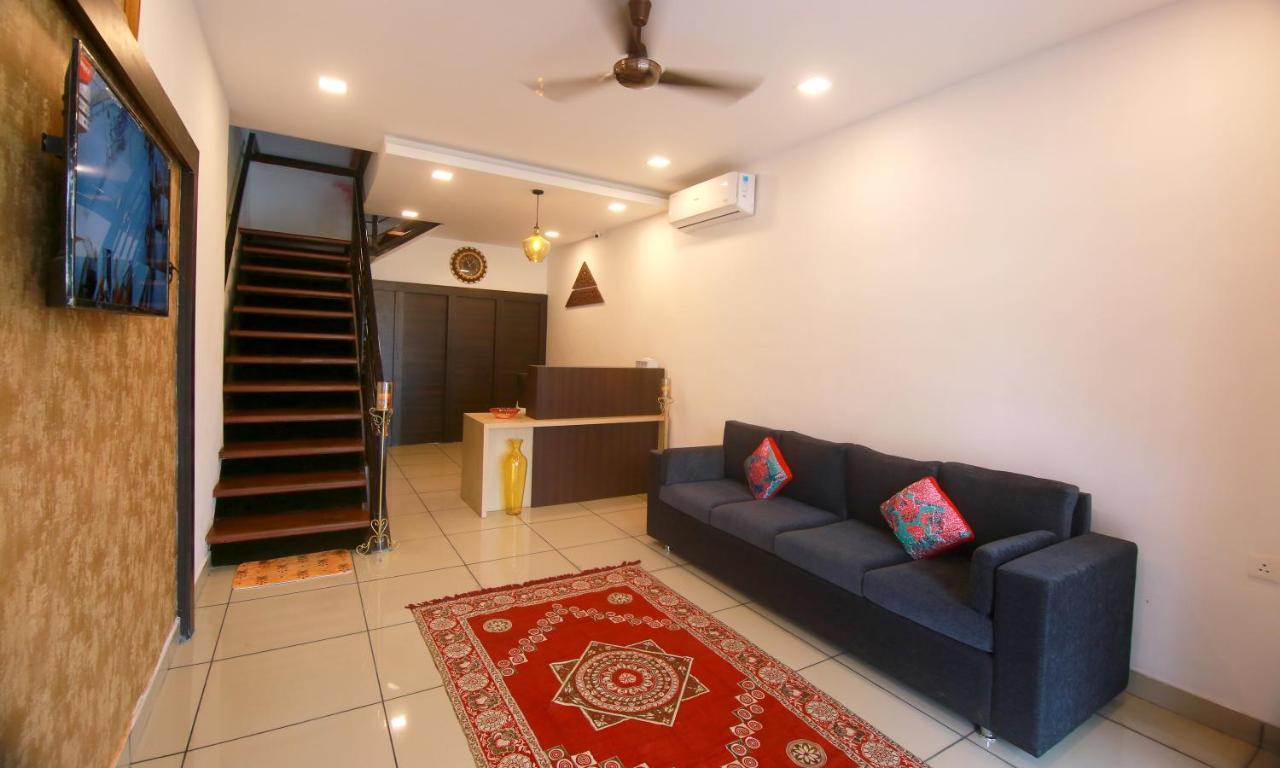 The Metro Pod - Backpackers A/C Dormitory Kochi 외부 사진