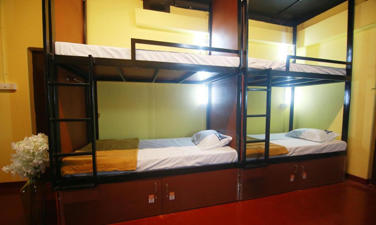 The Metro Pod - Backpackers A/C Dormitory Kochi 외부 사진