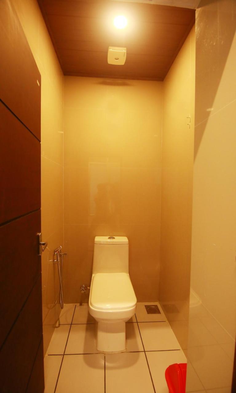 The Metro Pod - Backpackers A/C Dormitory Kochi 외부 사진