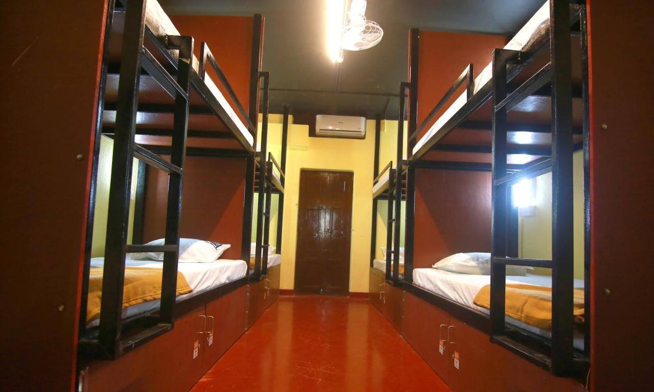 The Metro Pod - Backpackers A/C Dormitory Kochi 외부 사진
