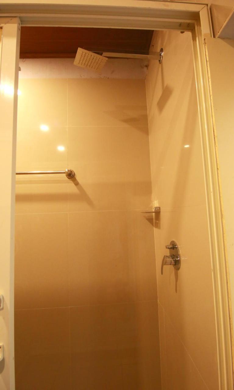 The Metro Pod - Backpackers A/C Dormitory Kochi 외부 사진