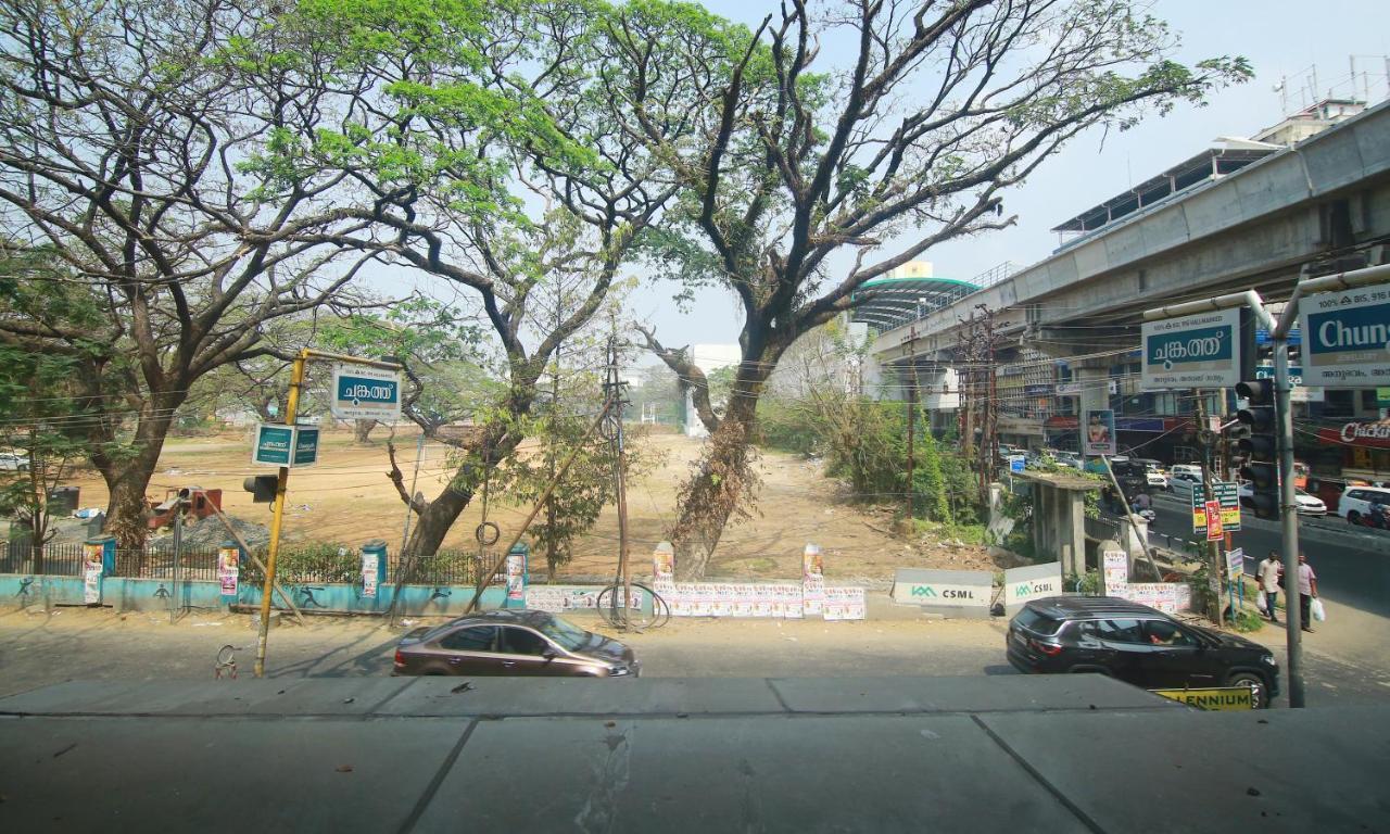 The Metro Pod - Backpackers A/C Dormitory Kochi 외부 사진