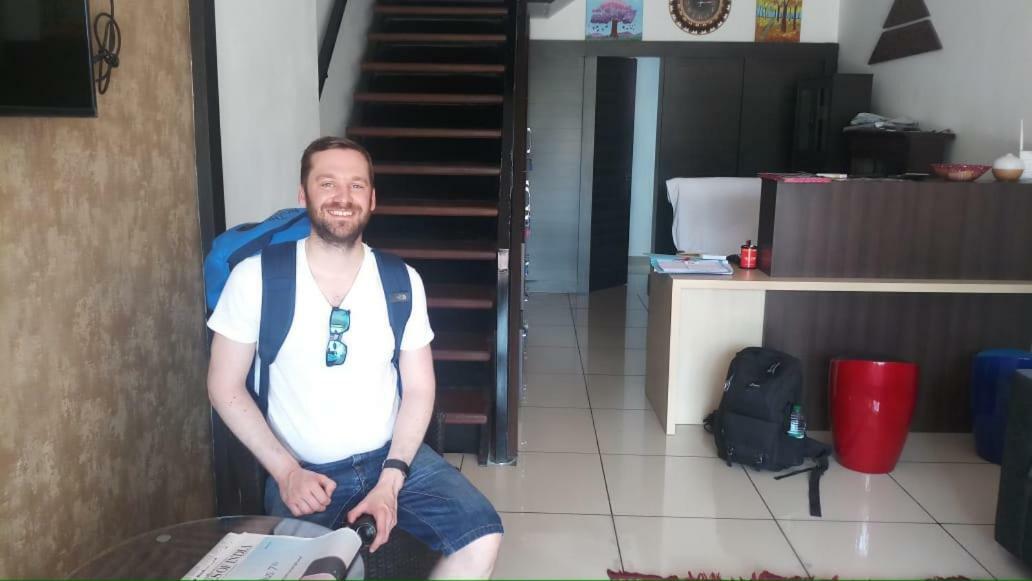 The Metro Pod - Backpackers A/C Dormitory Kochi 외부 사진