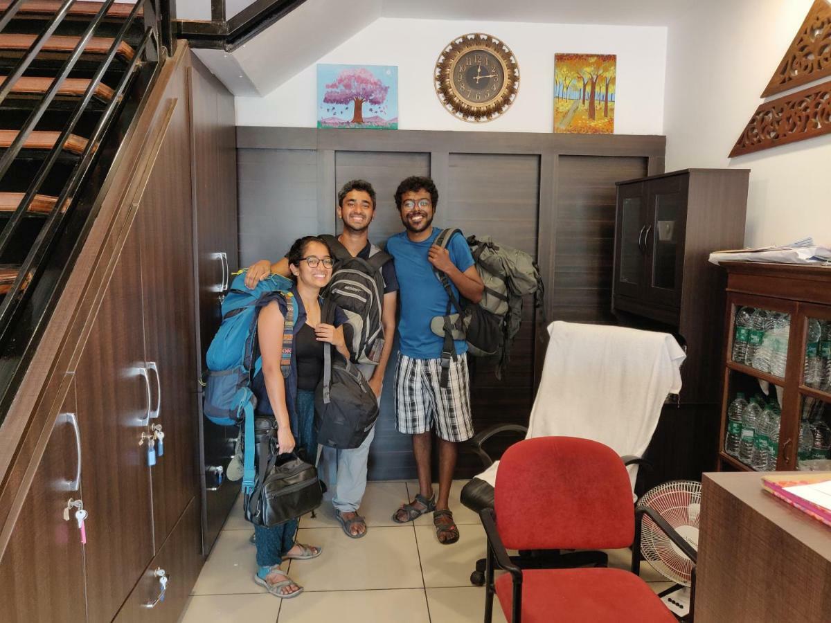 The Metro Pod - Backpackers A/C Dormitory Kochi 외부 사진