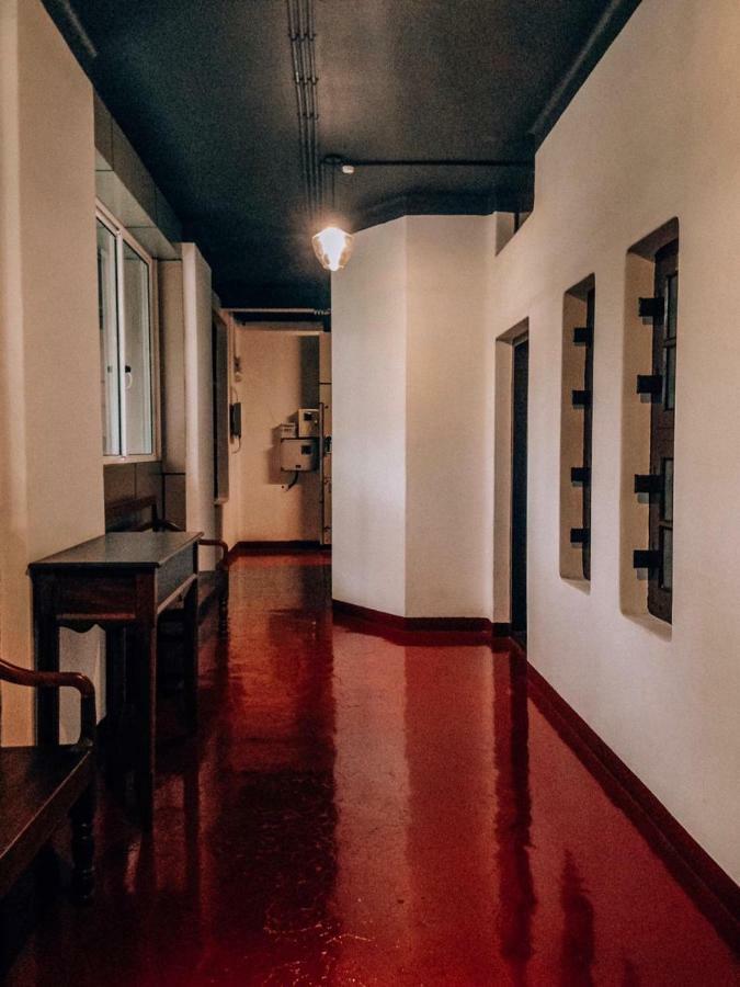 The Metro Pod - Backpackers A/C Dormitory Kochi 외부 사진