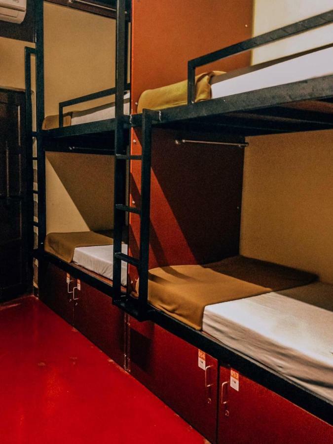The Metro Pod - Backpackers A/C Dormitory Kochi 외부 사진