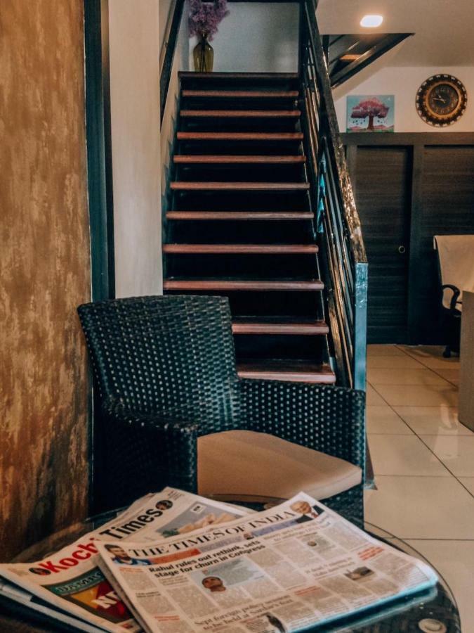 The Metro Pod - Backpackers A/C Dormitory Kochi 외부 사진