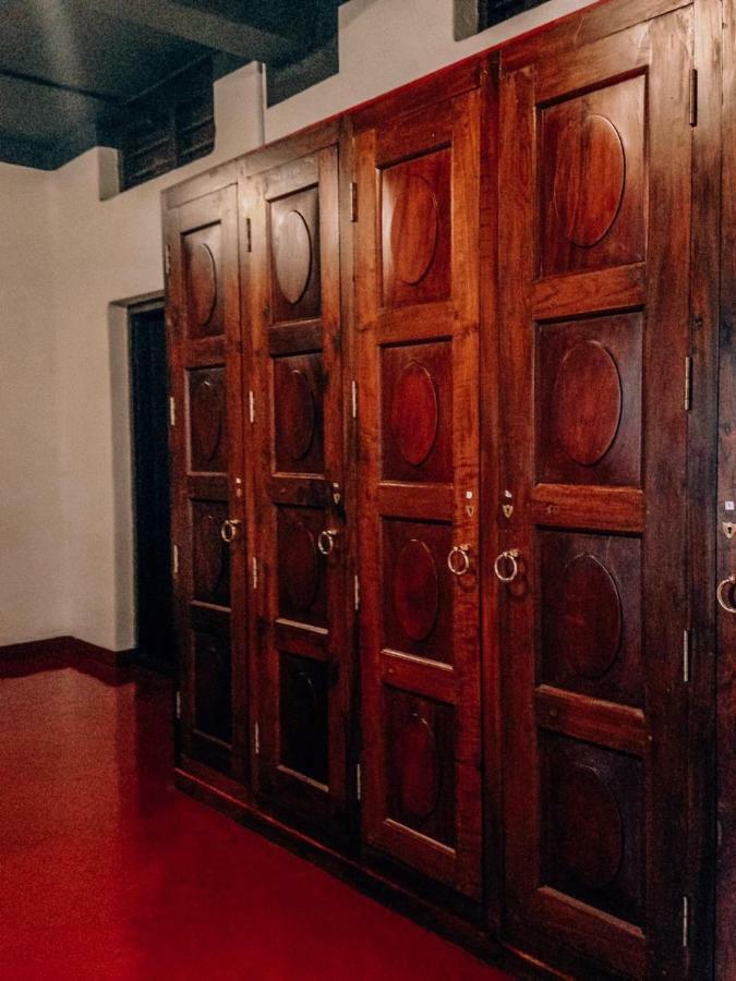 The Metro Pod - Backpackers A/C Dormitory Kochi 외부 사진