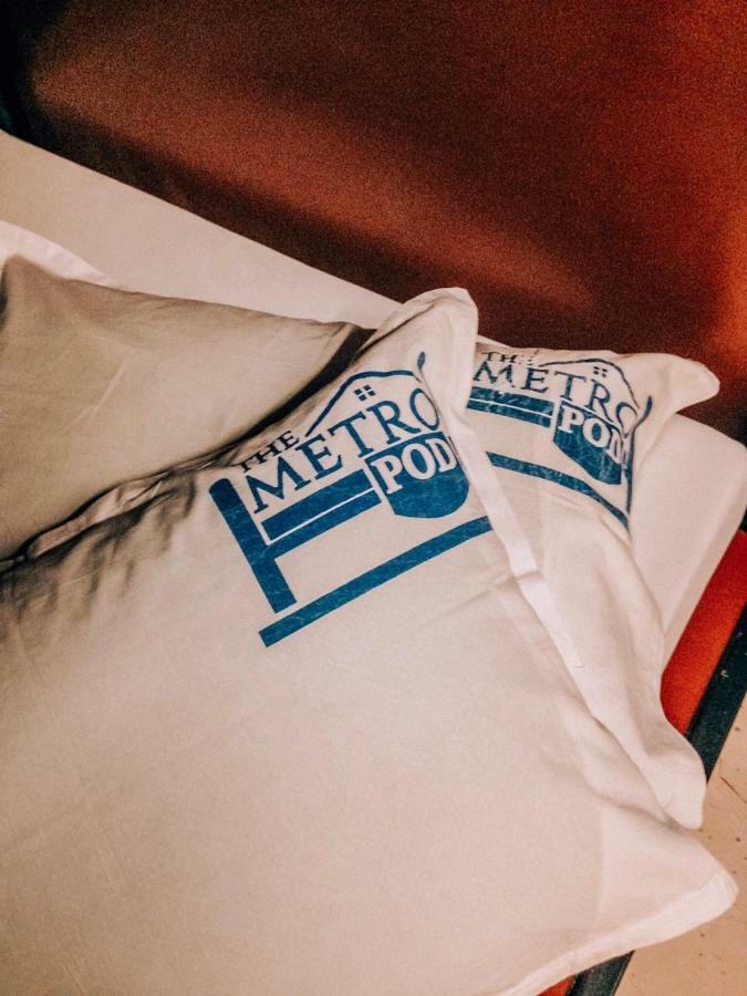 The Metro Pod - Backpackers A/C Dormitory Kochi 외부 사진