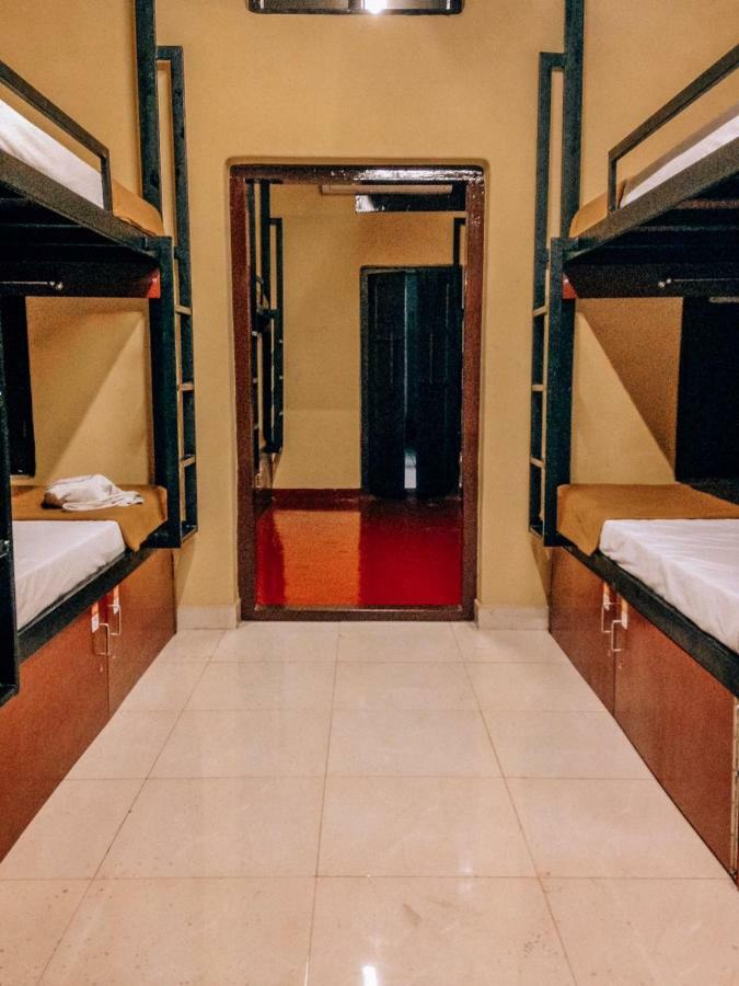 The Metro Pod - Backpackers A/C Dormitory Kochi 외부 사진