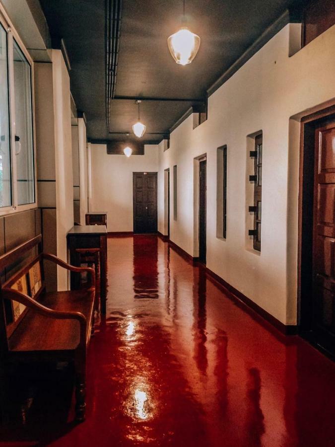 The Metro Pod - Backpackers A/C Dormitory Kochi 외부 사진
